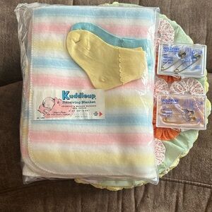 Vintage Kuddleuo Receiving Blanket & 2 Packs Goldpins